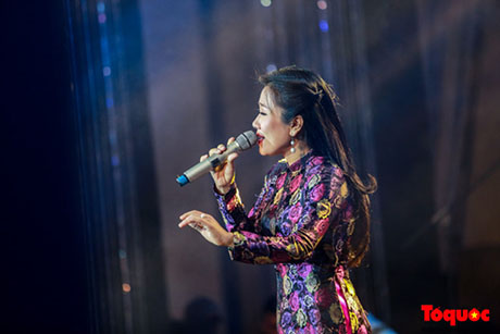 http://netcodo.com.vn/media/images/vanviet/Hue24h/Van-Hoa/Chuongtrinh-MuaDongxuHue-4-TQO.jpg