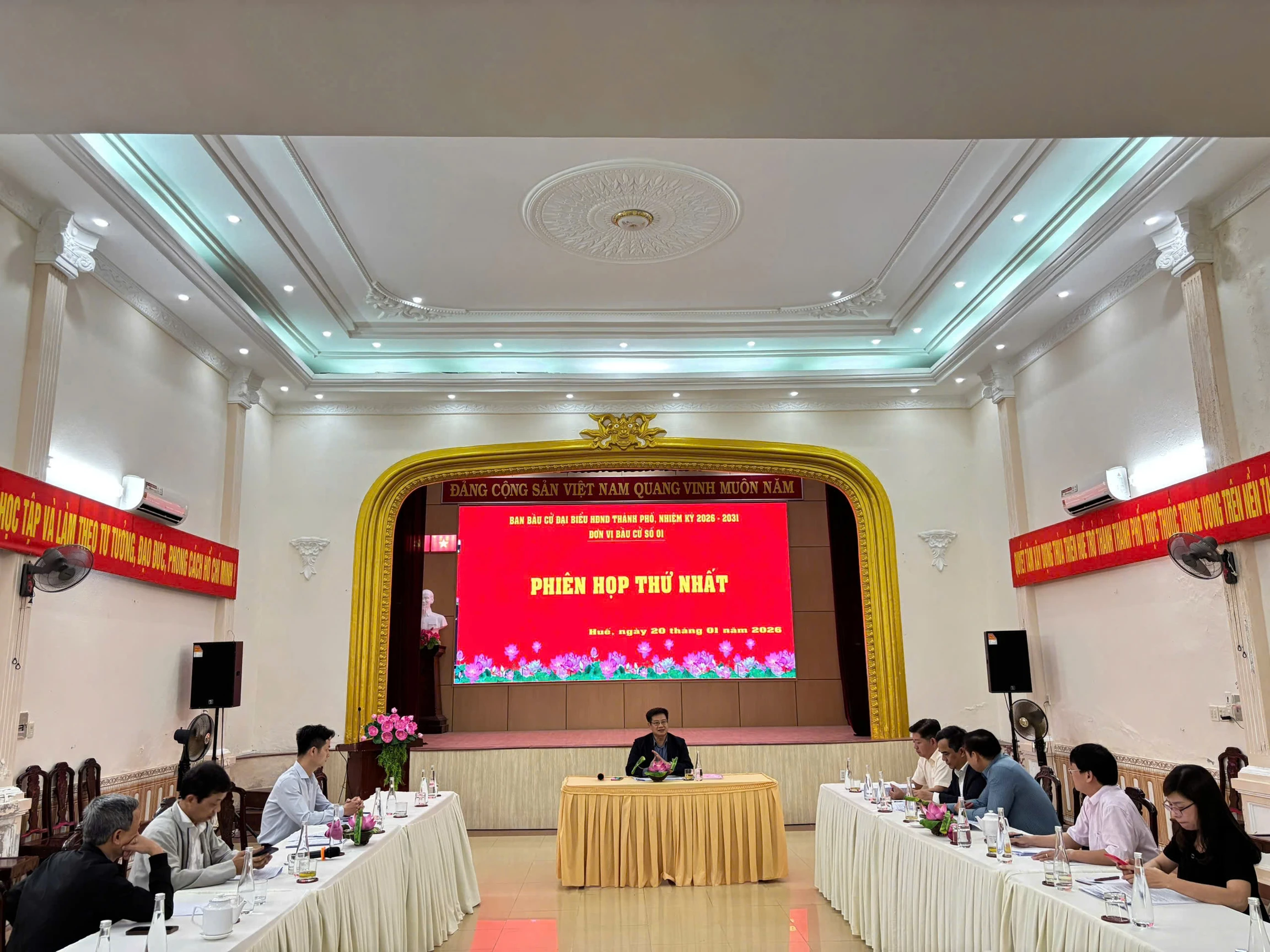 BAN BẦU CỬ HỘI ĐỒNG NHÂN DÂN THÀNH PHỐ - ĐƠN VỊ BẦU CỬ SỐ 1 HỌP PHIÊN ĐẦU TIÊN, THỐNG NHẤT KẾ HOẠCH VÀ PHÂN CÔNG NHIỆM VỤ