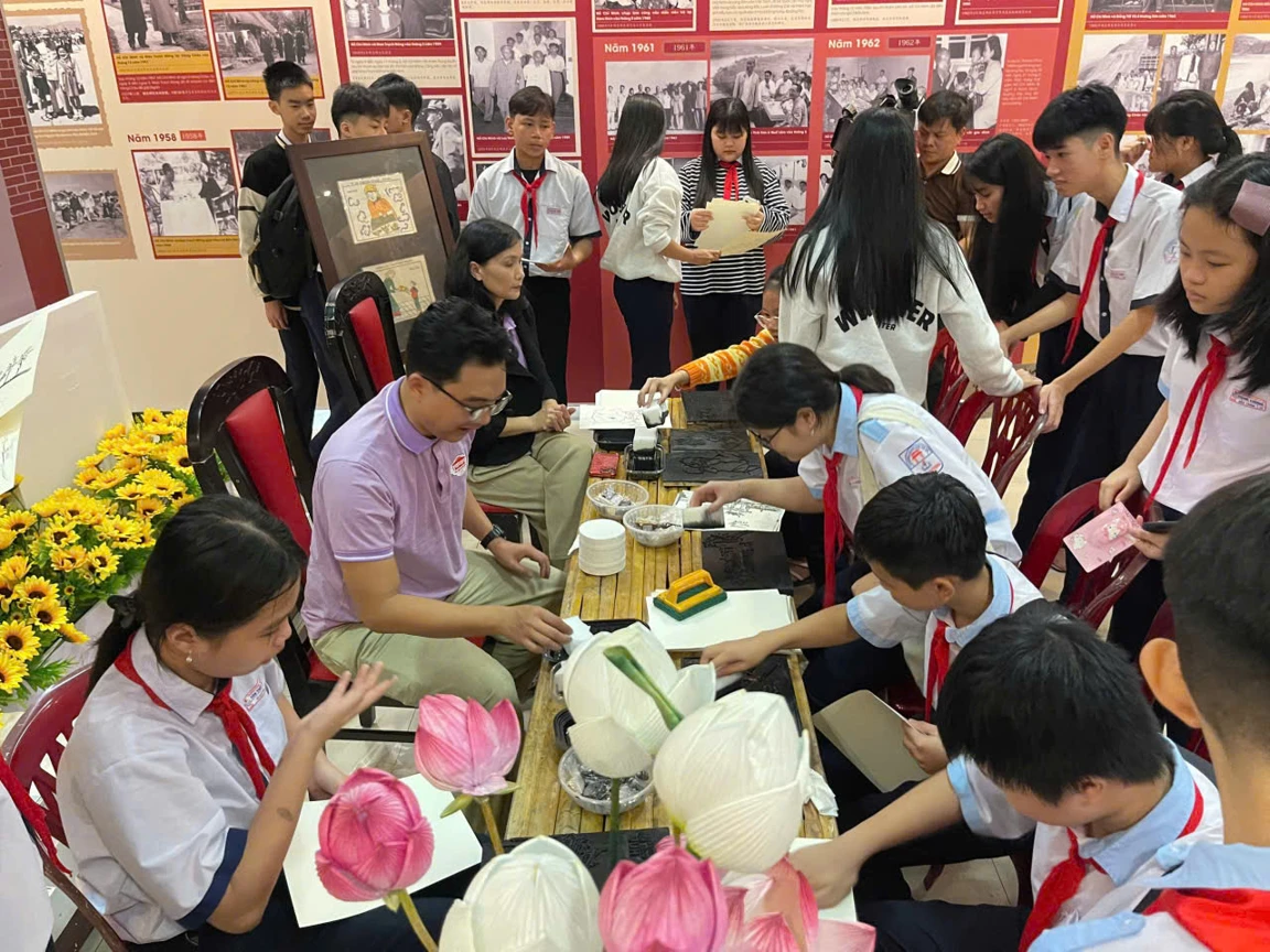 Bảo tàng Hồ Chí Minh thành phố Huế phối hợp tổ chức các hoạt động tuyên truyền về thân thế, sự nghiệp của Chủ tịch Hồ Chí Minh và truyền thông Chiến lược phát triển gia đình năm 2025