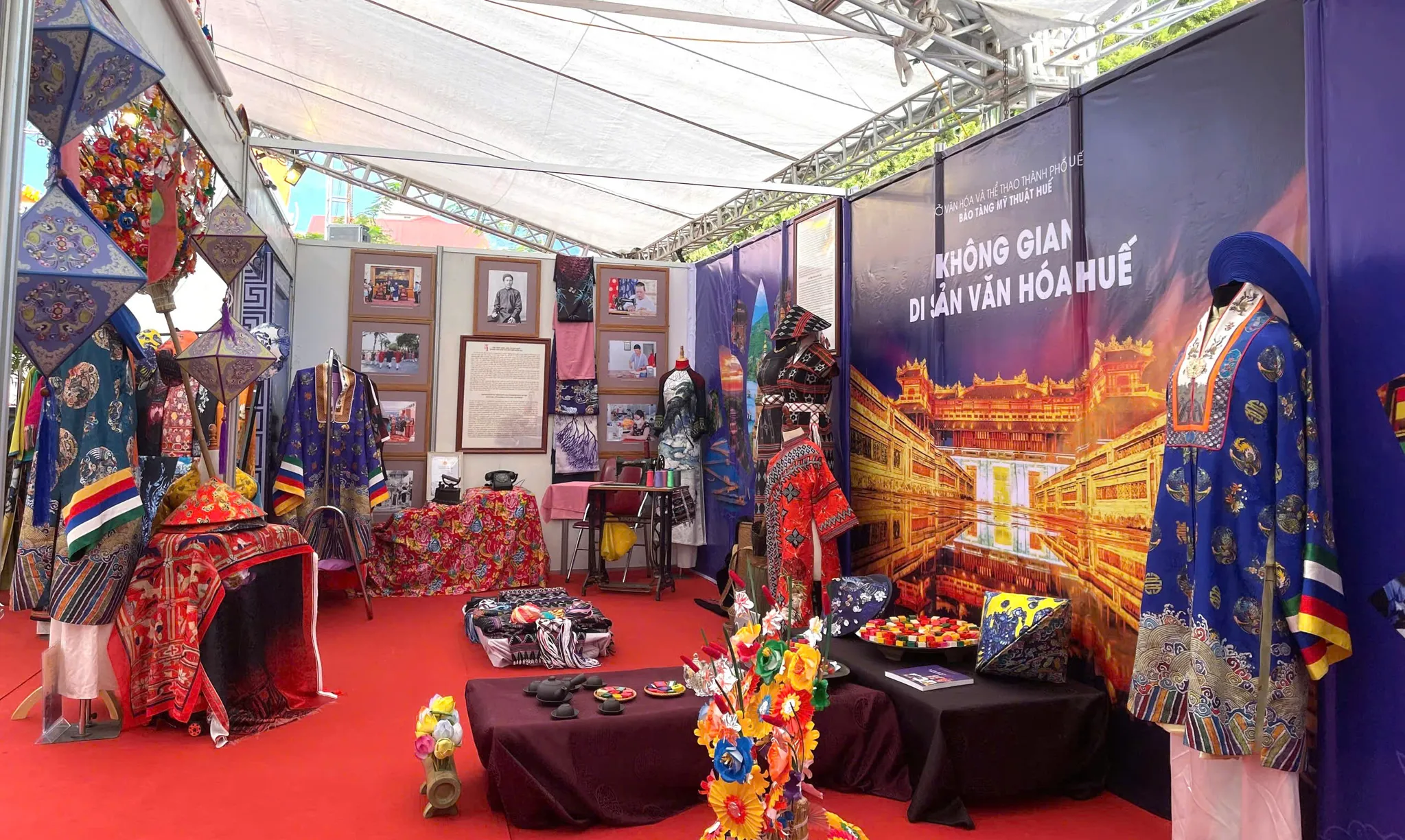 Bảo tàng Mỹ Thuật Huế tham gia trưng bày triển lãm “Không gian di sản văn hóa Huế” tại thành phố Hải Phòng