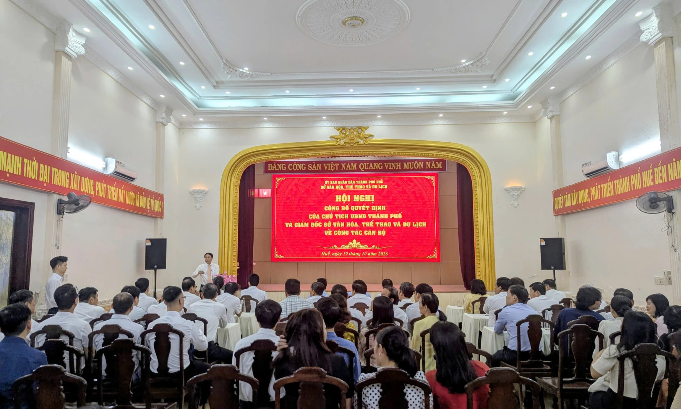 Hội nghị công bố các Quyết định về công tác cán bộ của Chủ tịch UBND thành phố và Giám đốc Sở VHTTDL thành phố Huế