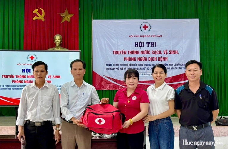 Hơn 3,74 tỷ đồng hỗ trợ trường học khắc phục hậu quả mưa lũ