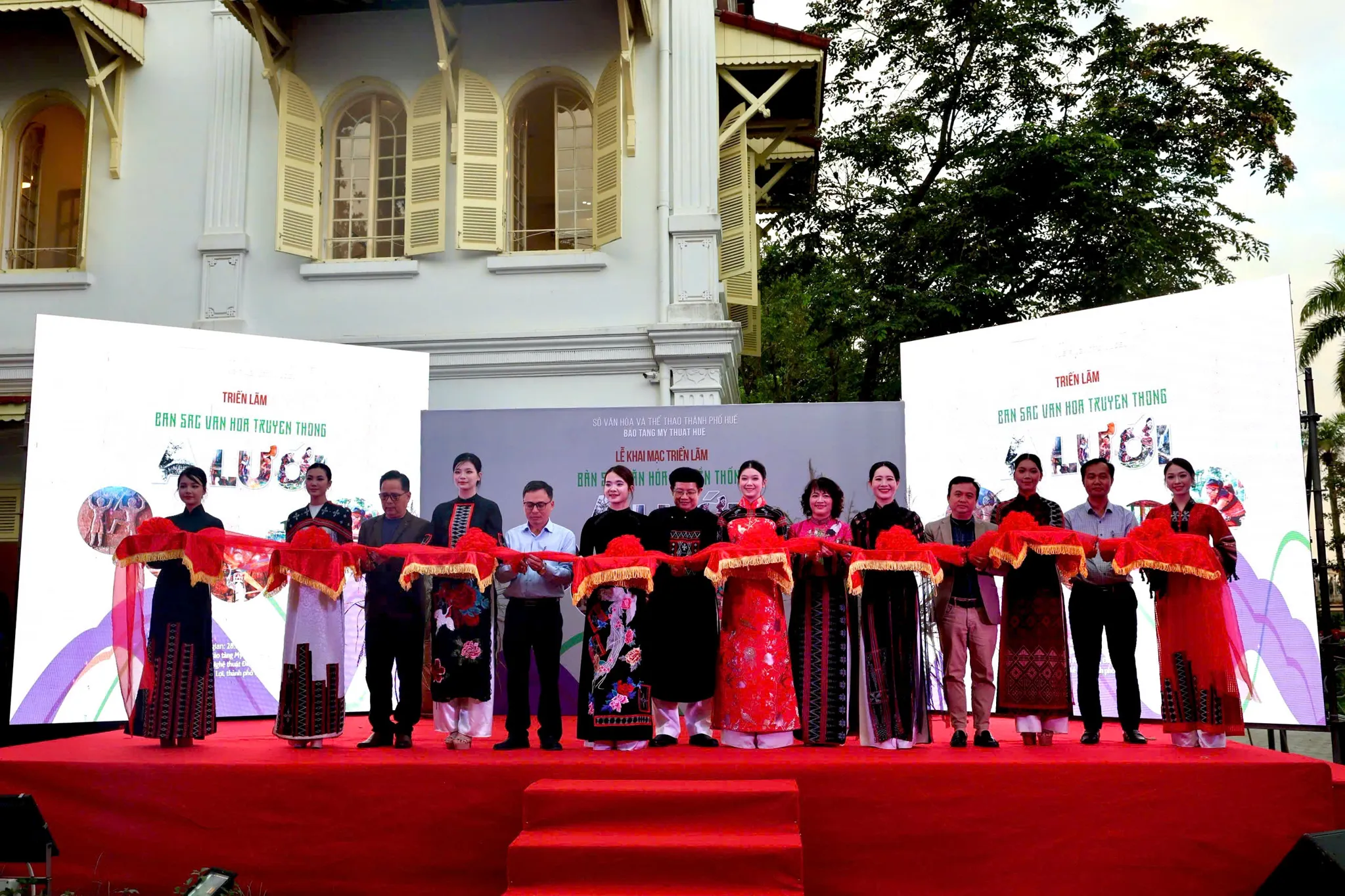 Khai mạc Triển lãm “Bản sắc văn hóa truyền thống A Lưới” – Điểm nhấn của Festival mùa thu Huế 2025