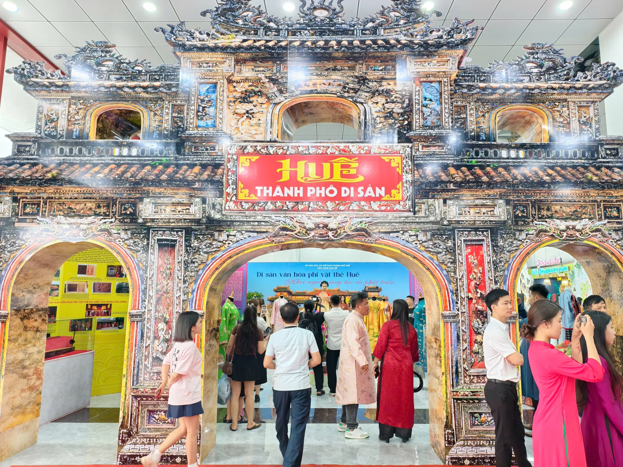 KHAI MẠC TRƯNG BÀY CHUYÊN ĐỀ “DI SẢN VĂN HÓA PHI VẬT THỂ HUẾ - KHƠI NGUỒN SÁNG TẠO VÀ PHÁT TRIỂN”
