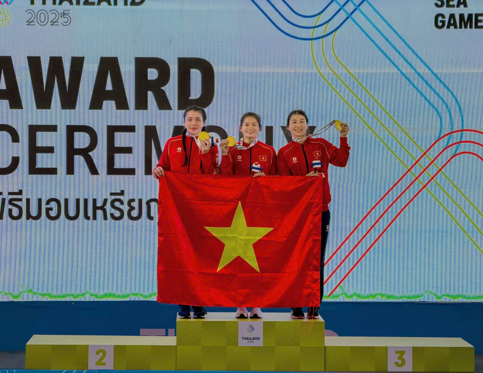 Kỳ tích lịch sử tại SEA Games 33: Ba chị em ruột xứ Huế cùng giành Huy chương Vàng môn vật