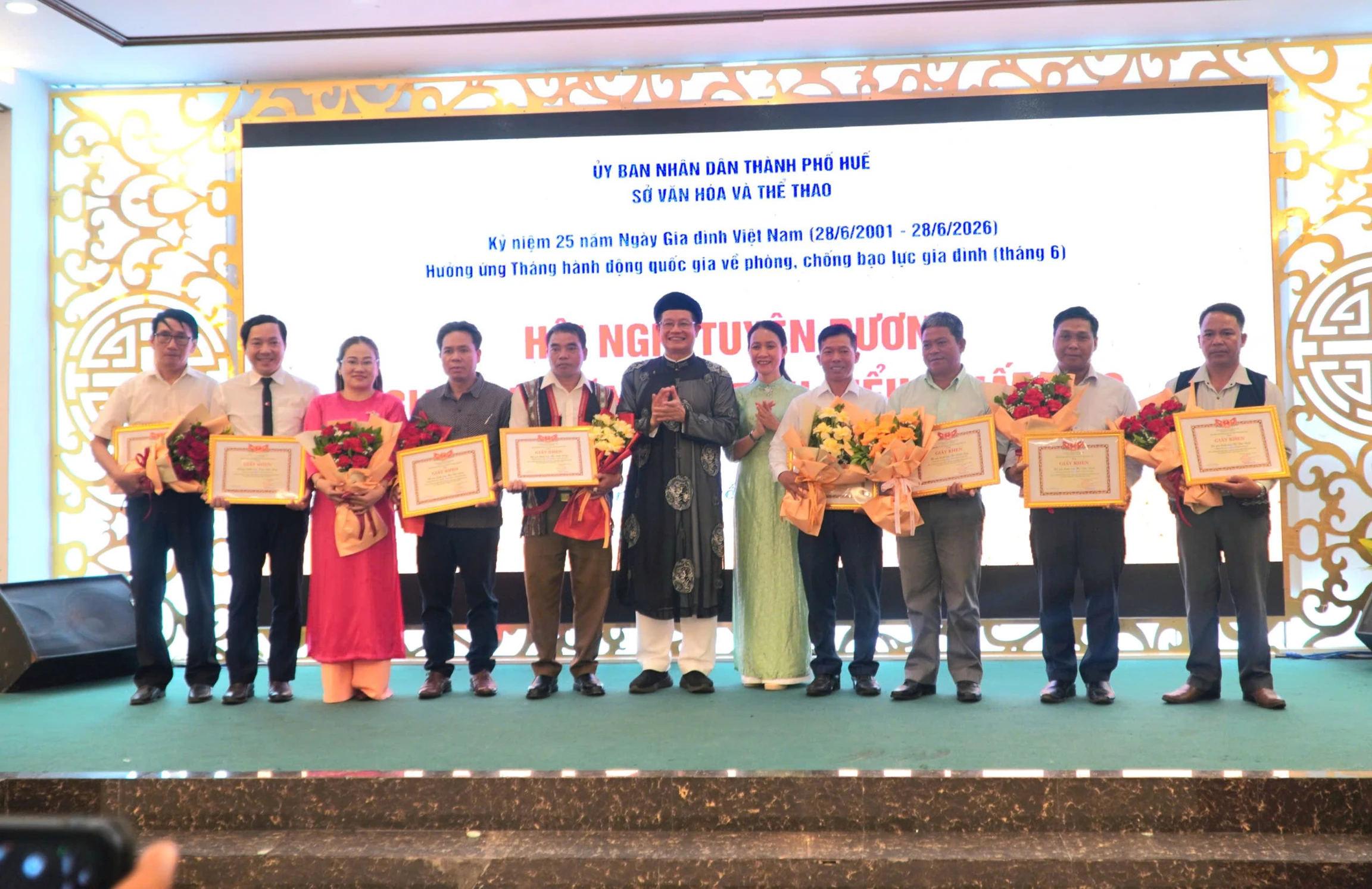 SỞ VĂN HÓA VÀ THỂ THAO THÀNH PHỐ HUẾ TUYÊN DƯƠNG 38 GIA ĐÌNH VĂN HÓA TIÊU BIỂU, XUẤT SẮC