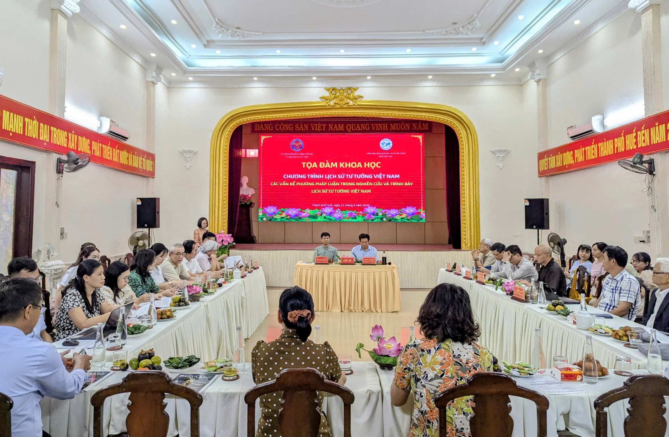 Tọa đàm khoa học về phương pháp luận nghiên cứu và trình bày lịch sử tư tưởng Việt Nam tại Huế