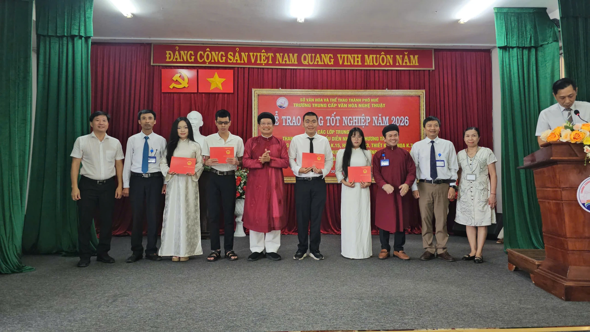 Trường Trung cấp Văn hóa Nghệ thuật Huế bế giảng và trao bằng tốt nghiệp năm 2026: Khẳng định chất lượng đào tạo nguồn nhân lực văn hóa nghệ thuật