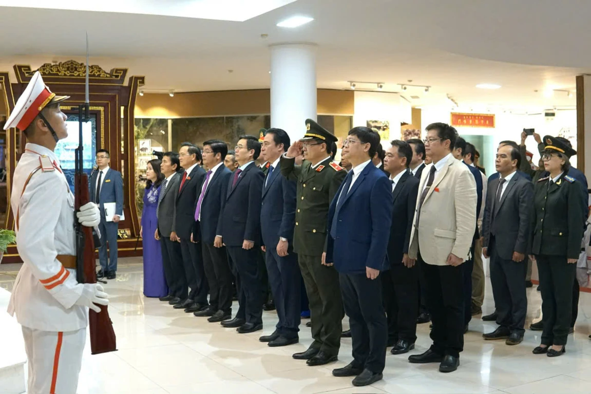 TỪ DI SẢN HỒ CHÍ MINH Ở HUẾ ĐẾN KHÁT VỌNG CHẤN HƯNG VĂN HÓA VIỆT NAM