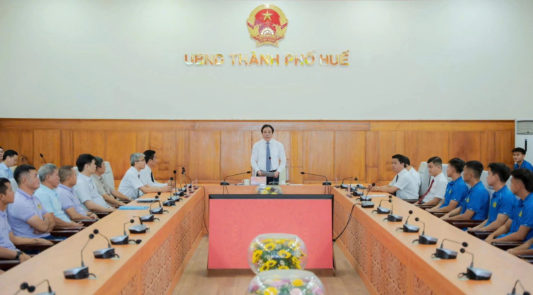 UBND thành phố Huế gặp mặt, tuyên dương Đội bóng đá Huế