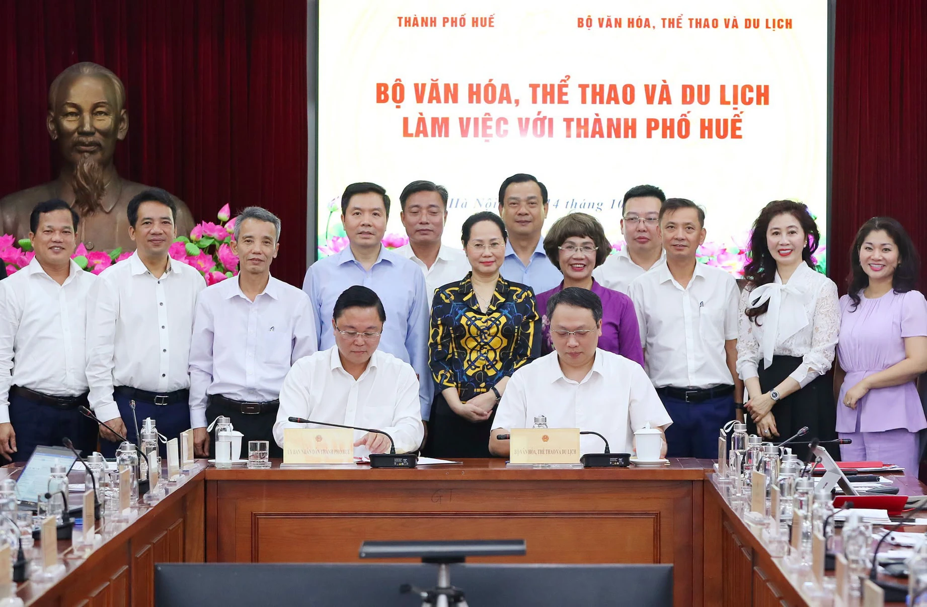 UBND thành phố Huế và Bộ Văn hóa, Thể thao và Du lịch ký kết kế hoạch phối hợp phát triển đến năm 2030